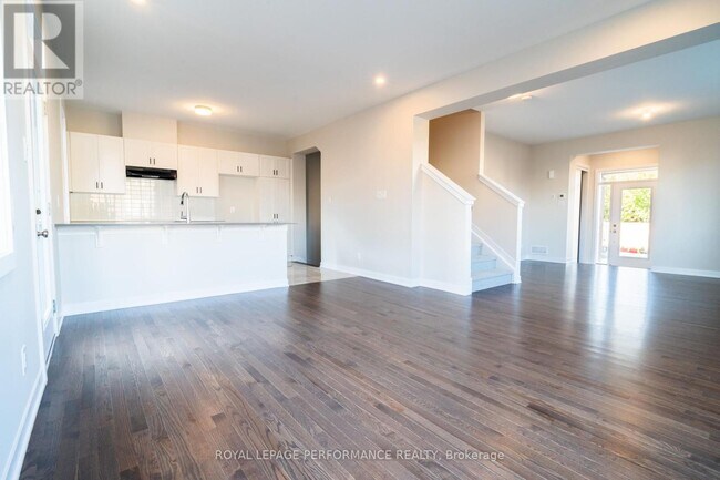 501 Marcato Ln in Ottawa, ON - Building Photo - Building Photo