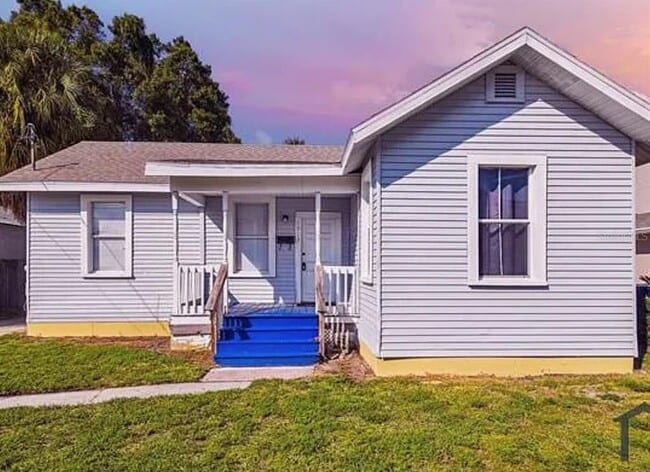 property at 1913 W Lemon St