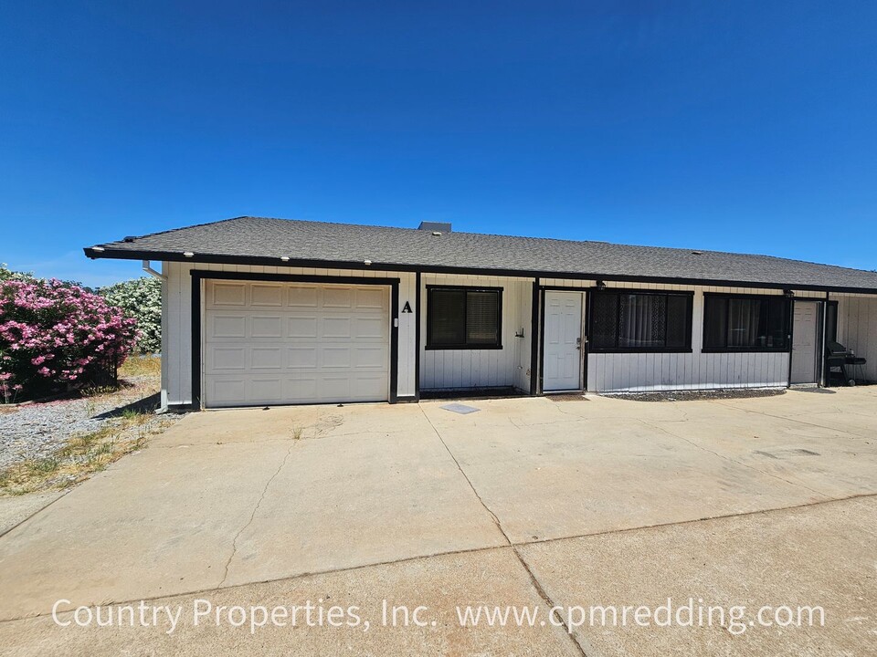 19746 Brokeoff Mountain Pl in Cottonwood, CA - Building Photo