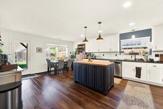 209 White Oak Ln in Winters, CA - Building Photo - Building Photo