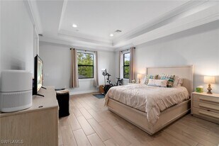 1431 Mockingbird Dr in Naples, FL - Building Photo