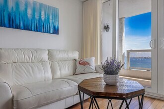 1717 N Bayshore Dr in Miami, FL - Building Photo - Building Photo