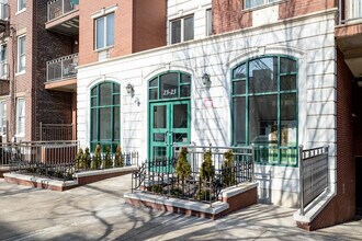 23-23 31st Ave in Astoria, NY - Foto de edificio - Building Photo