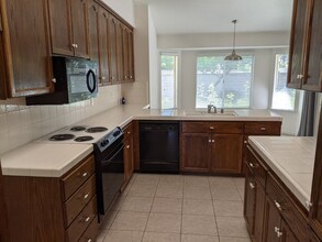 10645 N Coronado Cir in Fresno, CA - Building Photo - Building Photo