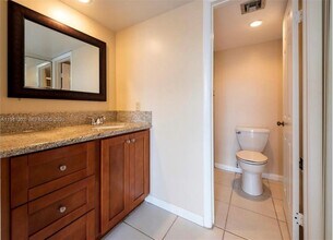 1520 Whitehall Dr in Davie, FL - Building Photo - Building Photo