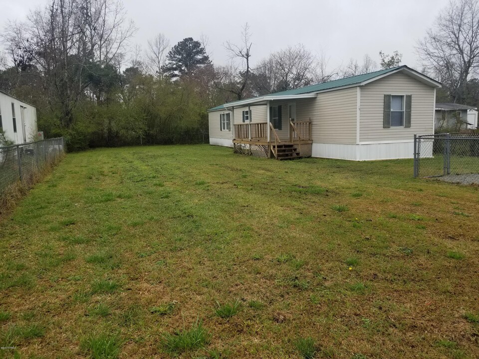 13 Apollo Dr in Hubert, NC - Building Photo