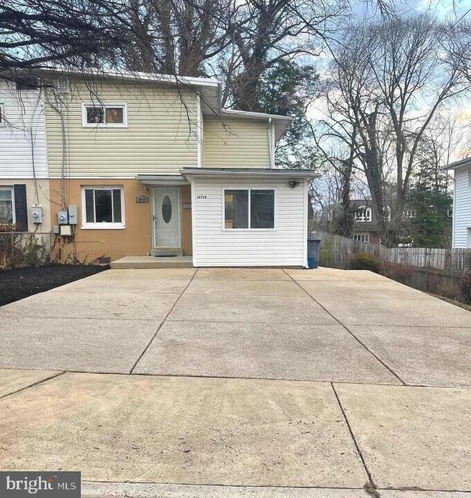 10710 Maple St in Fairfax, VA - Building Photo