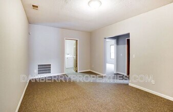 1101 N Byrne Rd in Toledo, OH - Building Photo - Building Photo