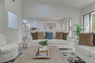 10303 Chevy Chase Dr in Houston, TX - Building Photo - Building Photo