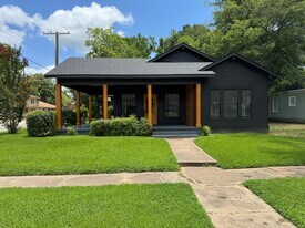 516 N Johnson St in Mineola, TX - Building Photo