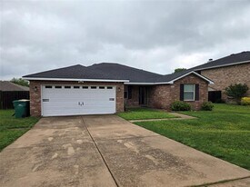 1226 Wisdom Dr in Cedar Hill, TX - Building Photo