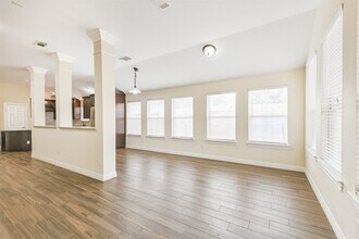 13731 Cypresswood Crossing Blvd in Houston, TX - Building Photo - Building Photo