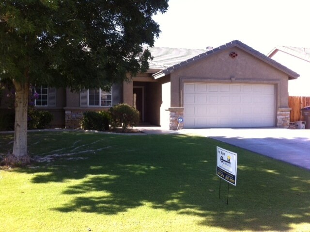11908 Darlington Ave in Bakersfield, CA - Building Photo