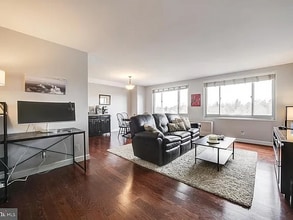 1900 Lyttonsville Rd in Silver Spring, MD - Building Photo - Building Photo
