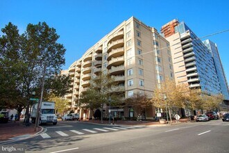 4801 Fairmont Ave in Bethesda, MD - Building Photo - Building Photo