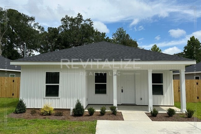property at 24 E Everett Ave