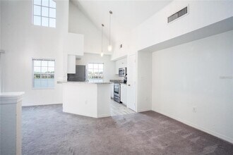 9704 Lake Chase Island Way in Tampa, FL - Building Photo - Building Photo