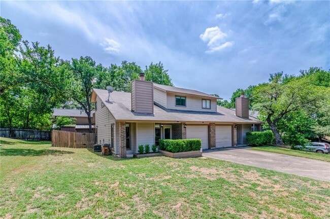 8005 Hood Cir in Austin, TX - Building Photo - Building Photo