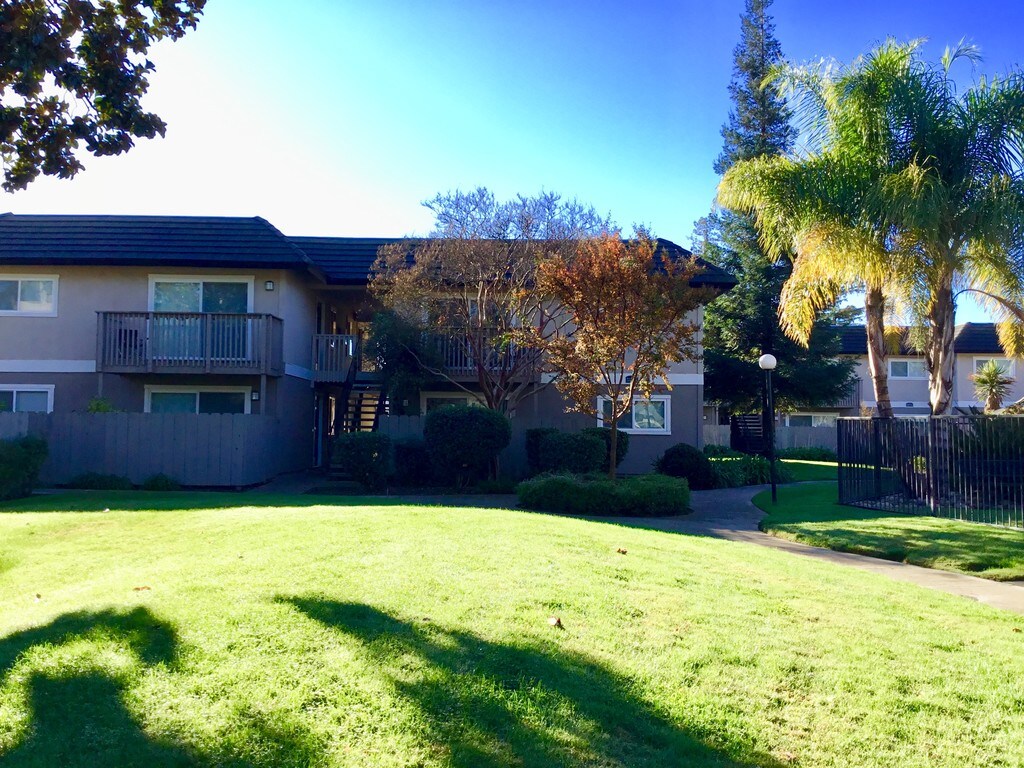 WESTWOOD VILLAGE Apartments in Manteca, CA