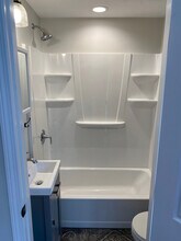 1 Florence St, Unit B in Derry, NH - Foto de edificio - Building Photo