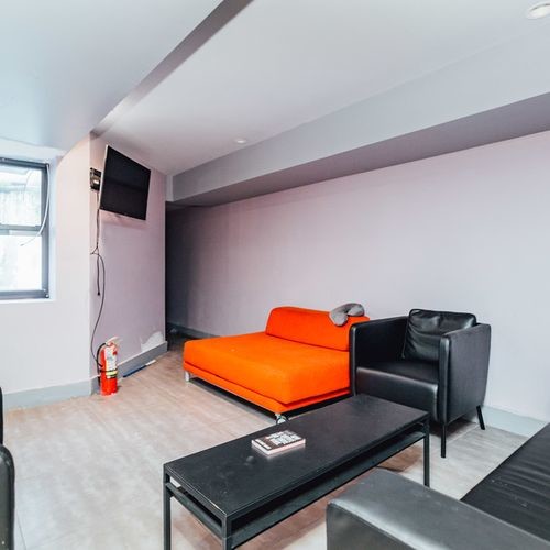 102 Rogers Ave-Unit -3h in Brooklyn, NY - Foto de edificio - Building Photo