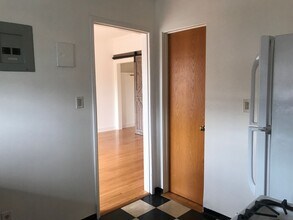 1976 Hillhurst Ave in Los Angeles, CA - Building Photo - Building Photo