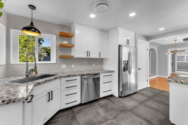 property at 1132 Walnut Ave