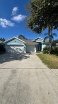 480 Bridle Path Way in Tarpon Springs, FL - Building Photo