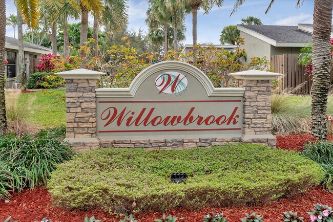 172 Meadows Dr-Unit -172 in Boynton Beach, FL - Building Photo - Building Photo