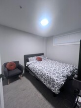 10480 Resthaven Dr in Sidney, BC - Building Photo - Building Photo