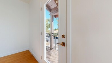 5133 W 21st St, Unit 5133.5 in Los Angeles, CA - Building Photo - Building Photo