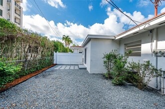 3091 S Le Jeune Rd in Coral Gables, FL - Building Photo - Building Photo