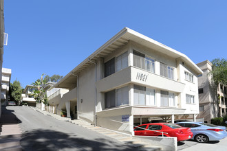 11621 Chenault St in Los Angeles, CA - Building Photo - Building Photo