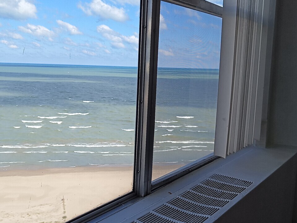 5757 N Sheridan Rd, Unit C in Chicago, IL - Building Photo