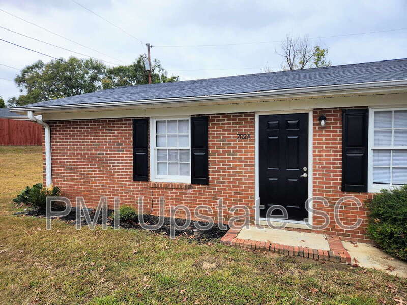 702A Fairview Street in Fountain Inn, SC - Building Photo