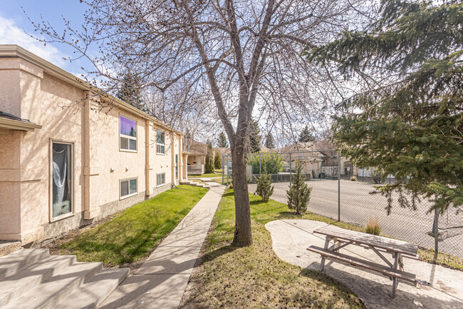 Spa And Tennis Condominiums in Edmonton, AB - Building Photo - Building Photo