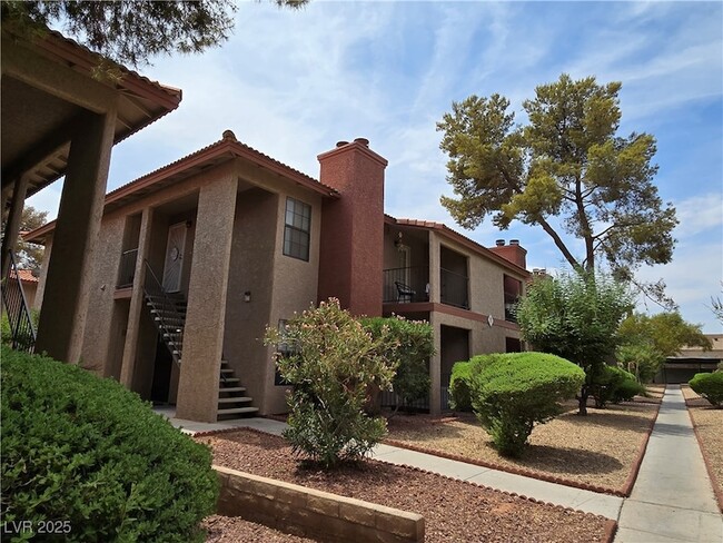 property at 5576 W Rochelle Ave.