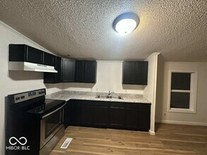 9318 Elmtree Ct in Indianapolis, IN - Building Photo - Building Photo