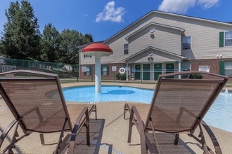 Madison Ridge Apartments in Dickson, TN - Foto de edificio - Building Photo