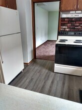 406 E Beacon Ave, Unit lower in New London, WI - Building Photo - Building Photo