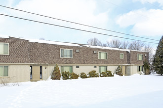 Bloomfield Lakes in Keego Harbor, MI - Building Photo - Building Photo