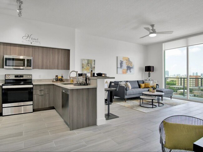 1000 NW 7th St in Miami, FL - Building Photo - Building Photo