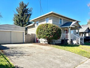 8421 N Fiske Ave in Portland, OR - Building Photo - Building Photo