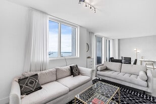 141 NE 3rd Ave in Miami, FL - Building Photo