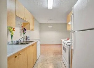 Wellington Manor in Saskatoon, SK - Building Photo - Building Photo