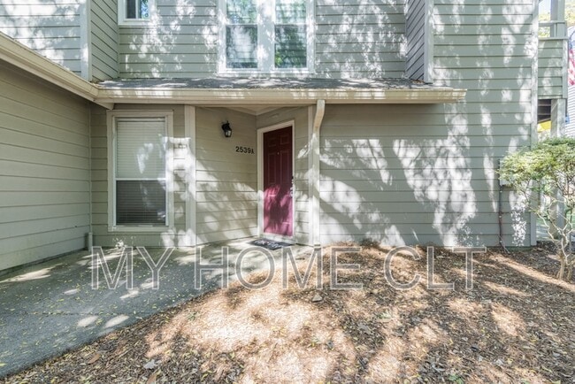 property at 2539 Stockbridge Dr