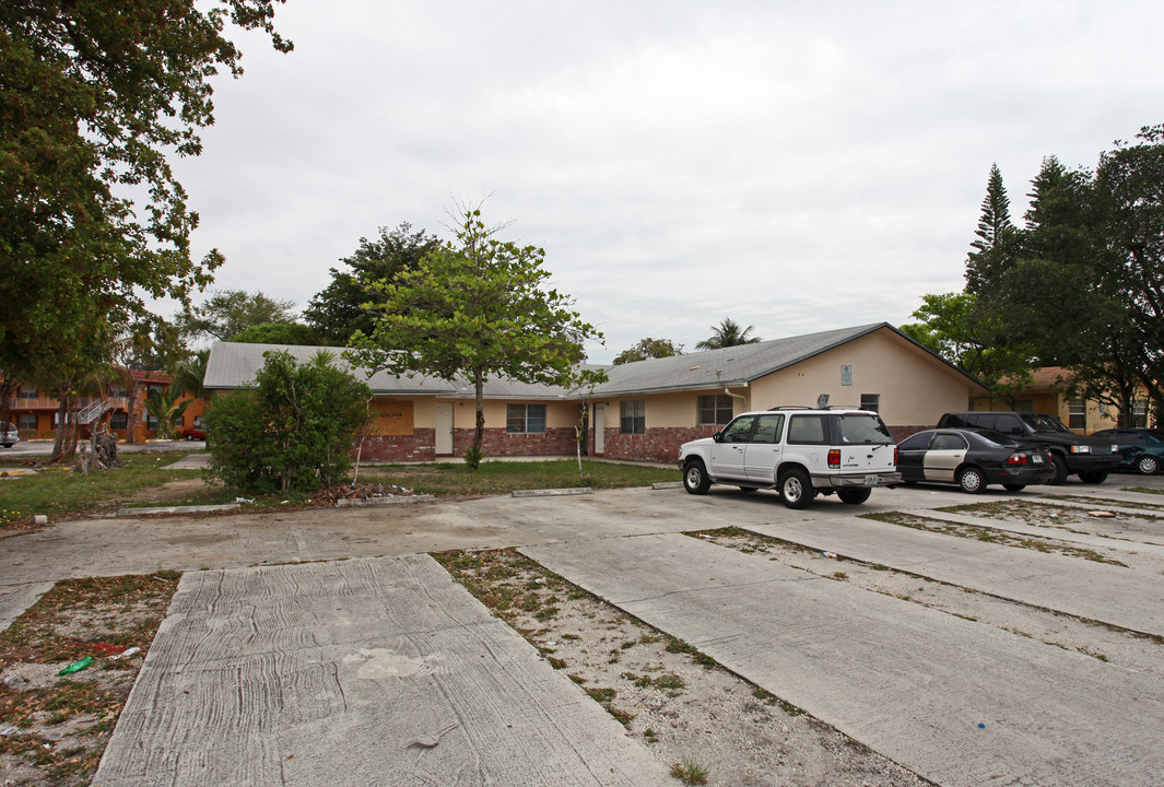 904 SW 10th Dr in Pompano Beach, FL - Building Photo