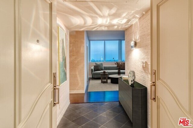 4411 Los Feliz Blvd-Unit -1401 in Los Angeles, CA - Building Photo - Building Photo