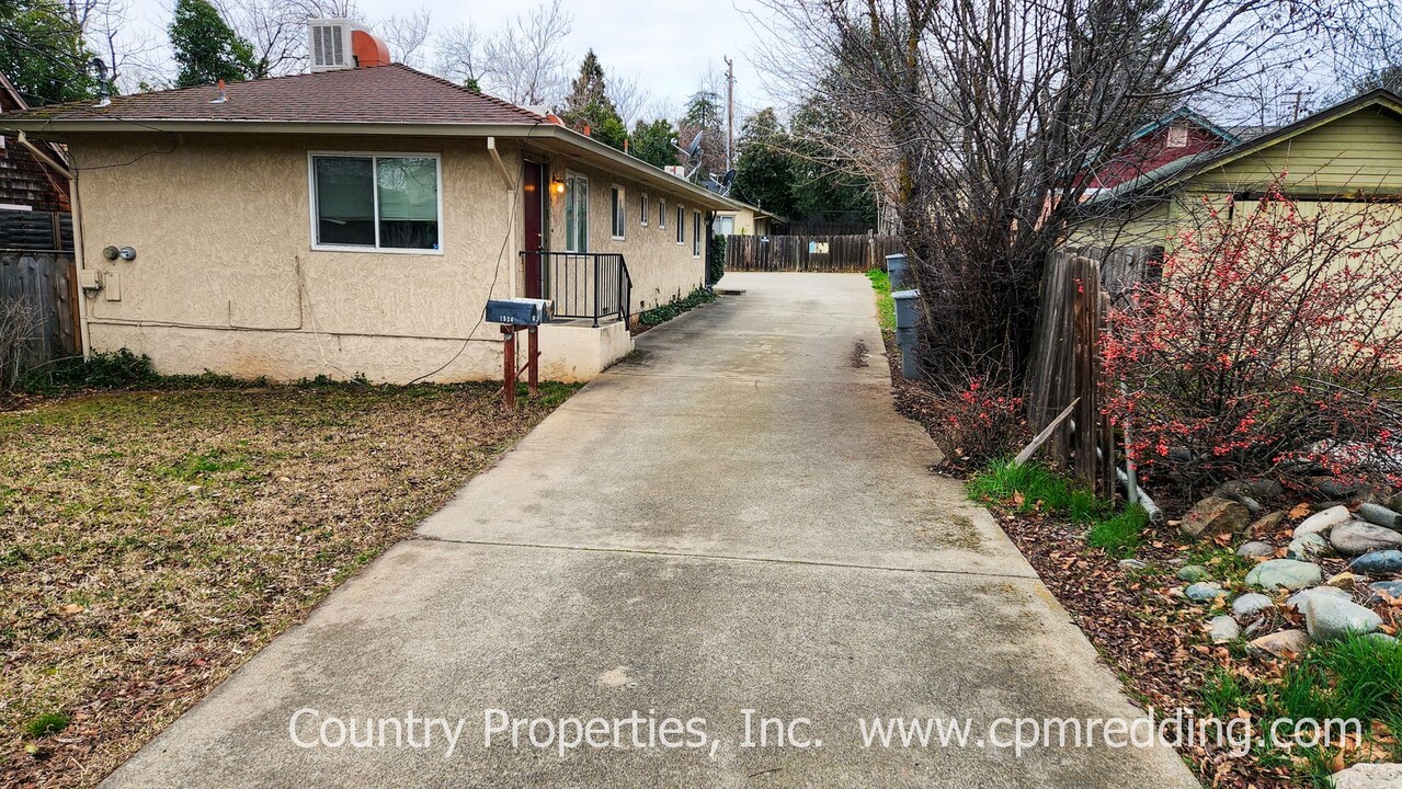 1526 Chestnut St in Redding, CA - Building Photo