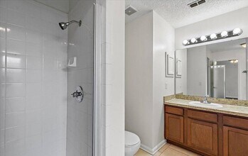 8034 Macinnes Dr in Jacksonville, FL - Building Photo - Building Photo